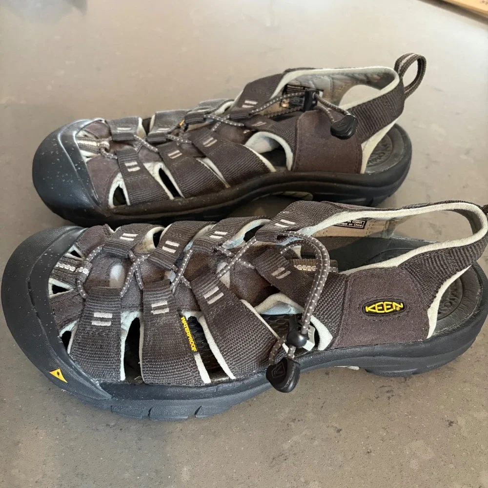 KEEN Mens Newport H2 Brown Waterproof‎ Hiking Water Sandals Shoes Hybrid 10 US